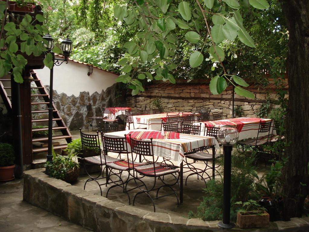 Oazis Family Hotel Ловеч Экстерьер фото