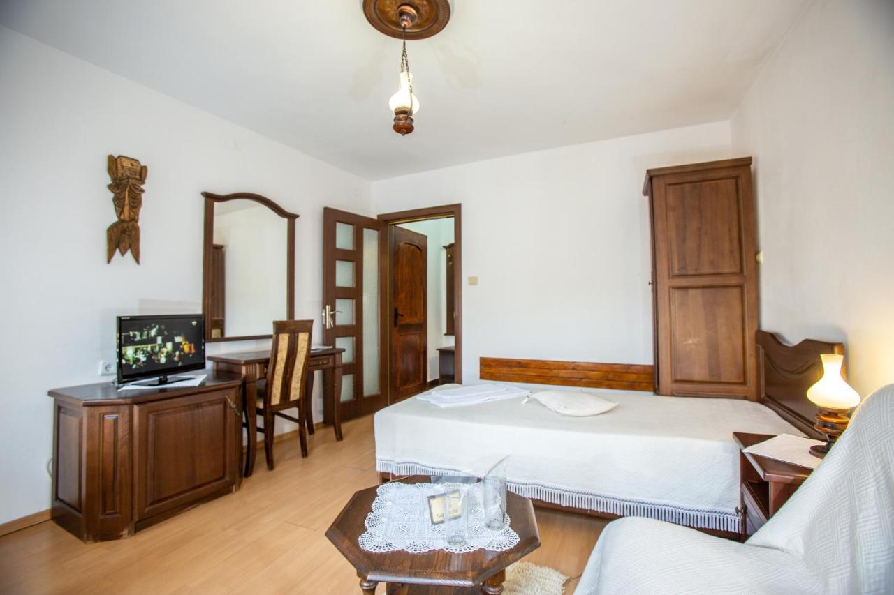 Oazis Family Hotel Ловеч Экстерьер фото