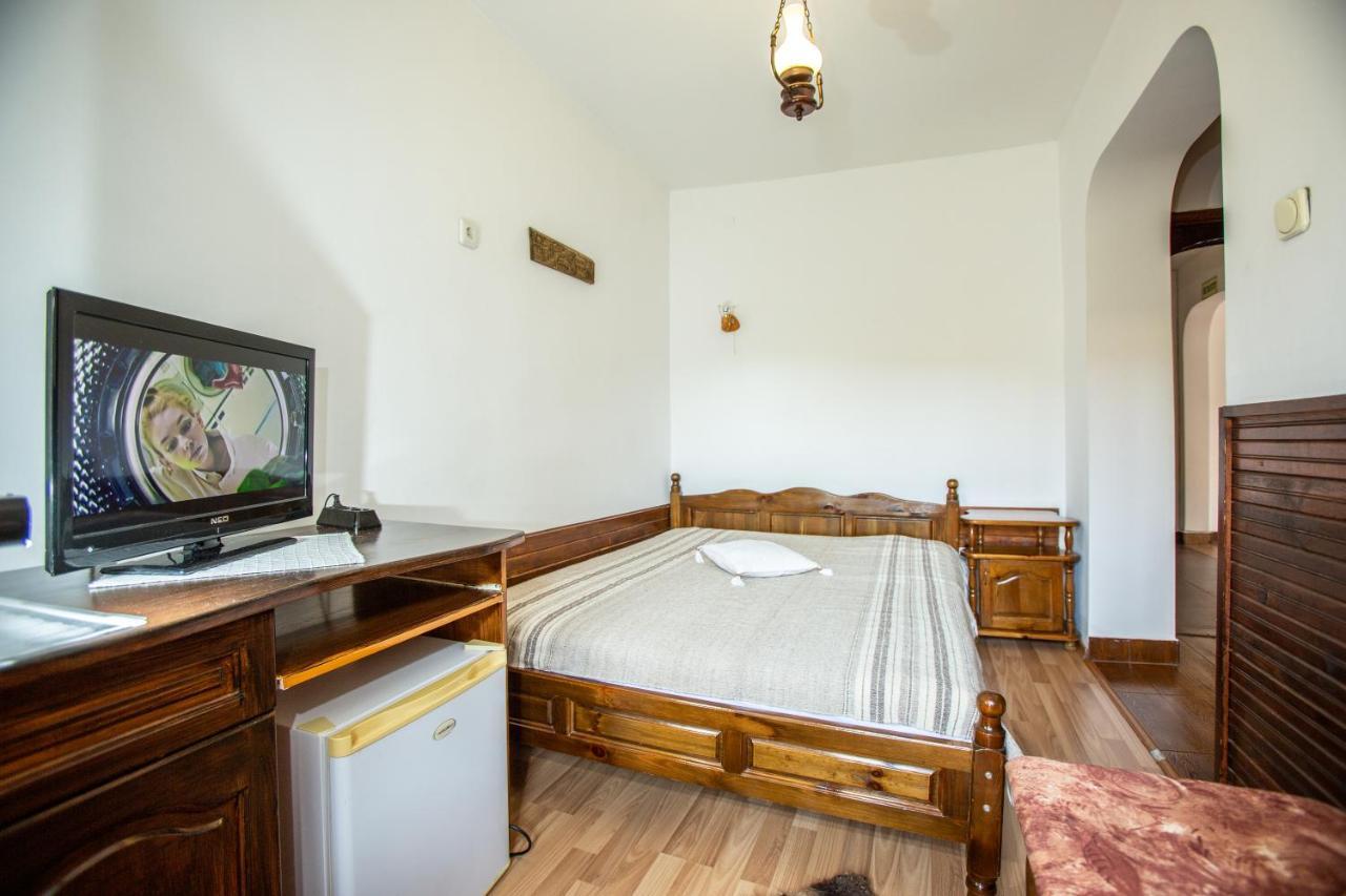 Oazis Family Hotel Ловеч Экстерьер фото
