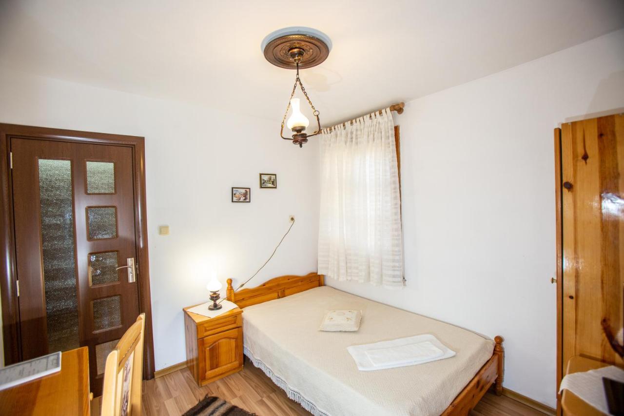 Oazis Family Hotel Ловеч Экстерьер фото