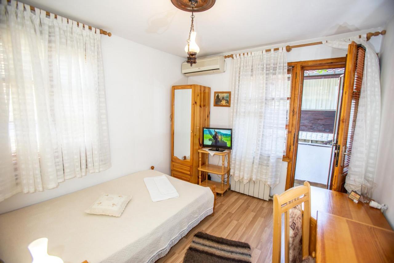 Oazis Family Hotel Ловеч Экстерьер фото