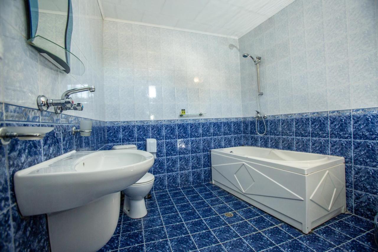 Oazis Family Hotel Ловеч Экстерьер фото