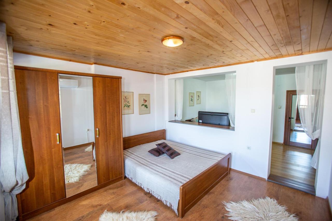 Oazis Family Hotel Ловеч Экстерьер фото
